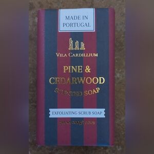 Pine & Cedarwood Exfoliating Scrub Soap - Red and Gold
